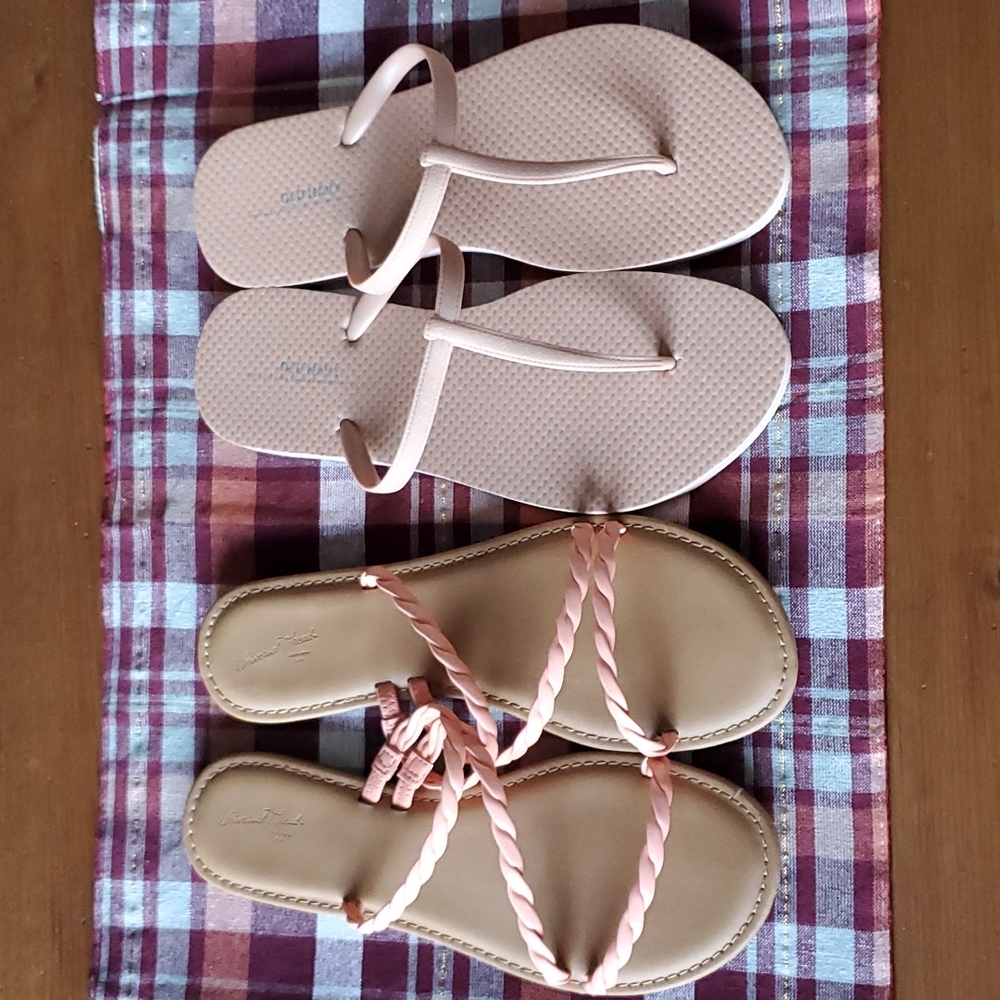 Lot of 2- Women's Sandals- Size 8- Universal Thread Slides & Old Navy Flip Flops